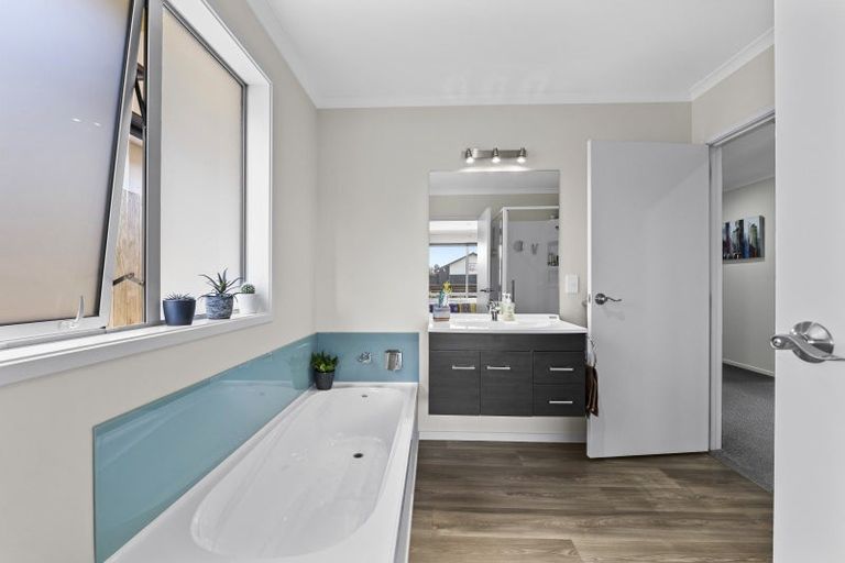 Photo of property in 2 Wentworth Lane, Waiwhakaiho, New Plymouth, 4312