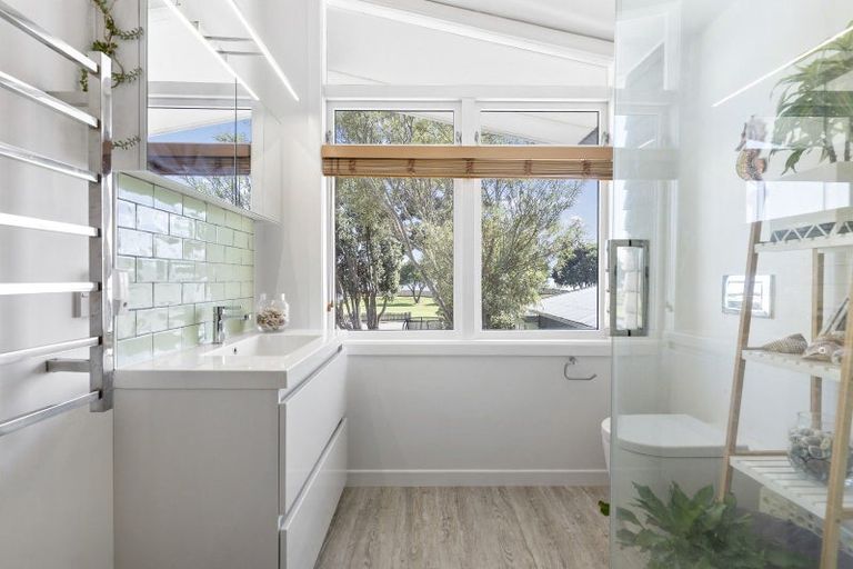 Photo of property in 25 Marine Parade, Eastbourne, Lower Hutt, 5013