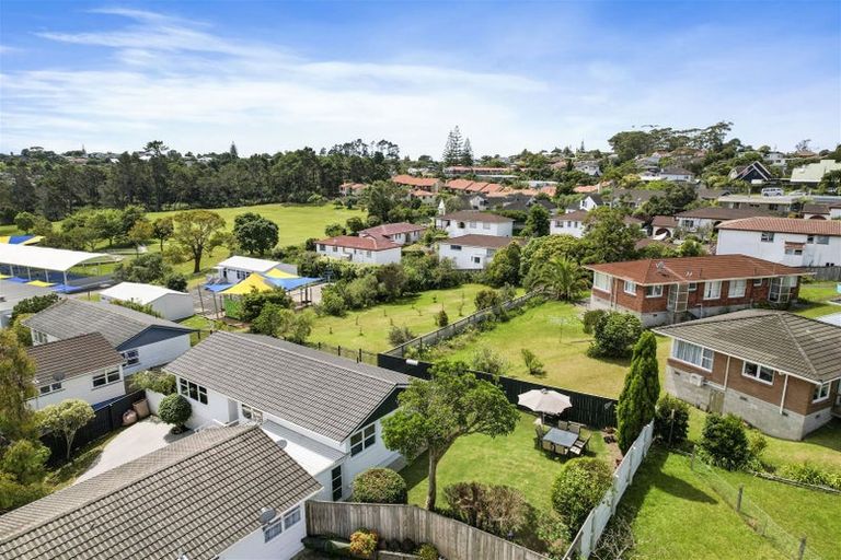 Photo of property in 2/34a Sunnynook Road, Sunnynook, Auckland, 0620