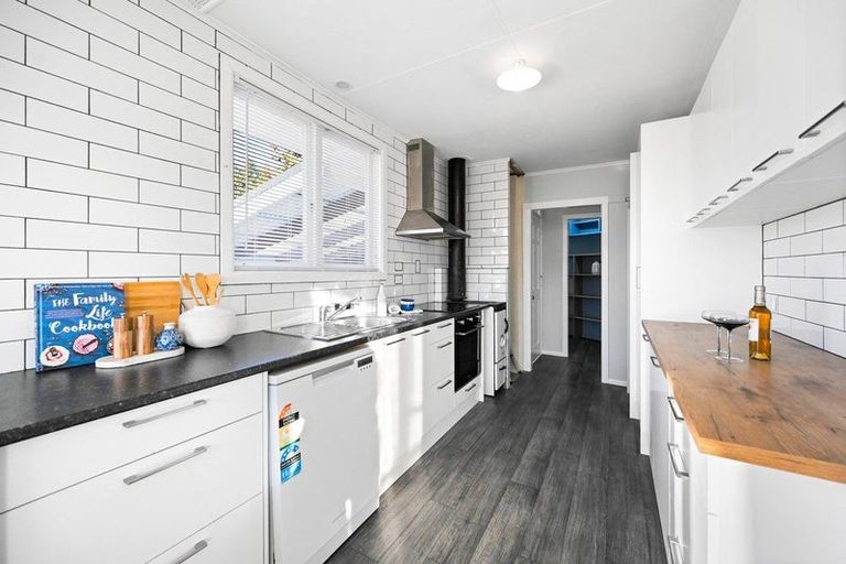 Photo of property in 2 Mabian Crescent, Deanwell, Hamilton, 3206