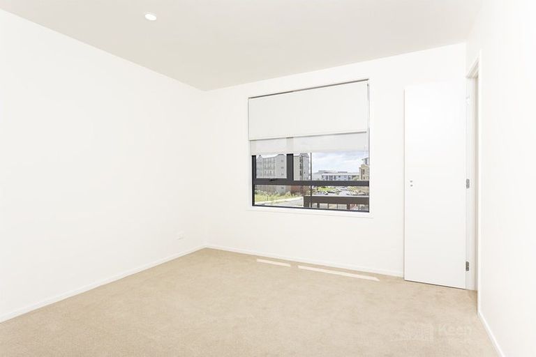 Photo of property in 8 Dorothy Thorpe Way, New Lynn, 0600