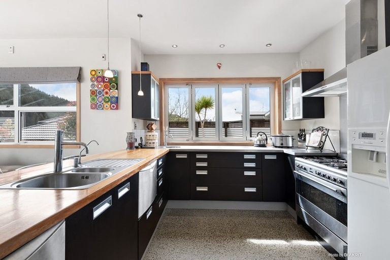 Photo of property in 3 Halewood Grove, Churton Park, Wellington, 6037