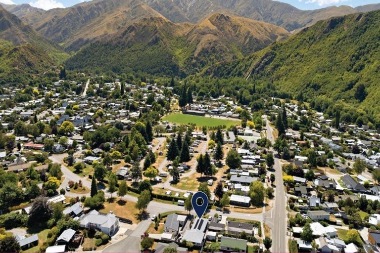 Photo of property in 2 Preston Drive, Arrowtown, 9302