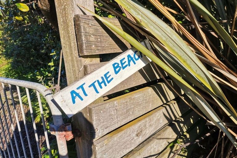 Photo of property in 13 Sylvia Way, Te Horo Beach, Otaki, 5581