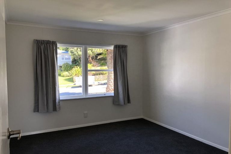 Photo of property in 4 Saint Johns Terrace, Tawa, Wellington, 5028