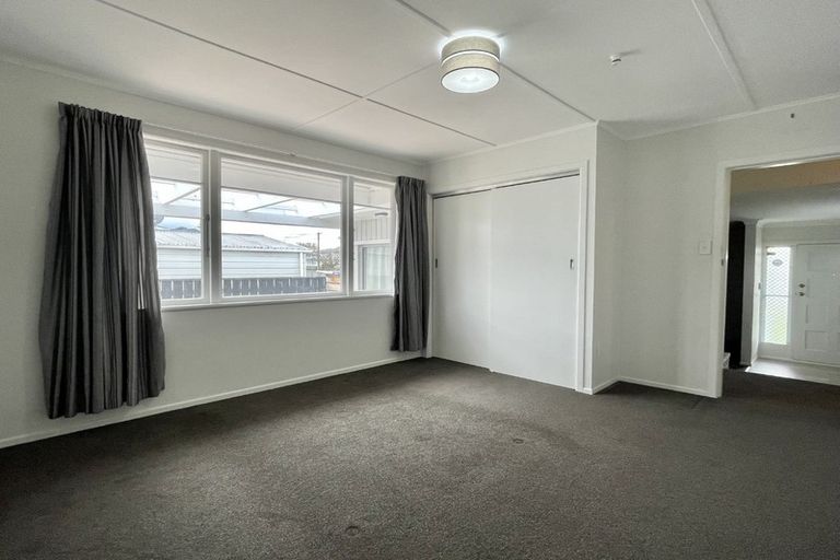 Photo of property in 21 Totara Park Road, Clouston Park, Upper Hutt, 5018