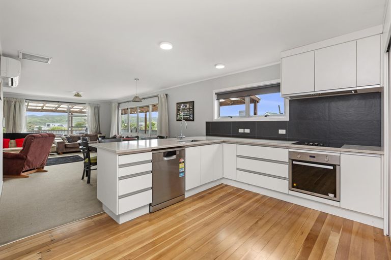 Photo of property in 2 Taipari Avenue, Raglan, 3225