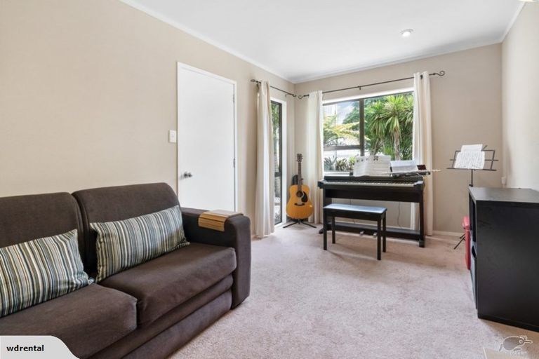 Photo of property in 5 Gleneagles Grove, Wattle Downs, Auckland, 2103
