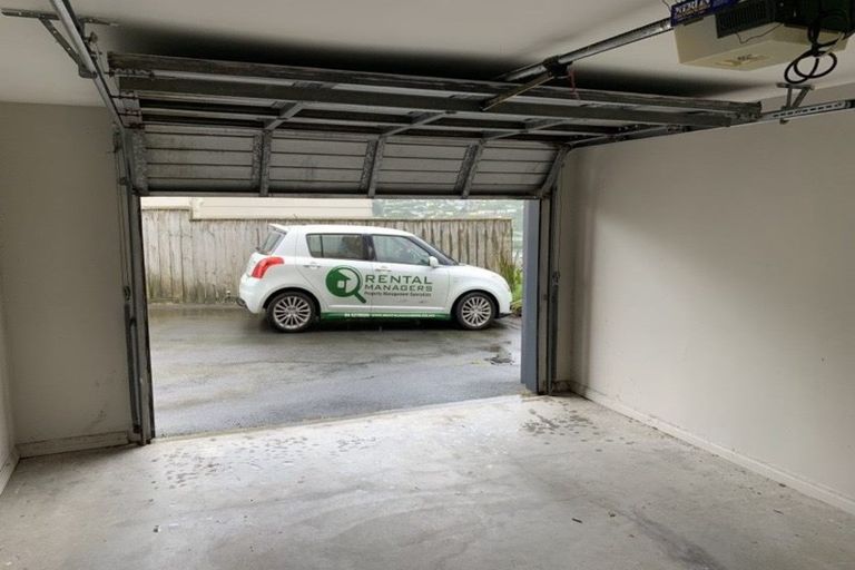 Photo of property in 82a Stewart Drive, Newlands, Wellington, 6037