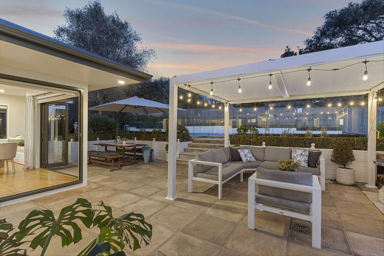 Photo of property in 6 Liston Crescent, Cockle Bay, Auckland, 2014