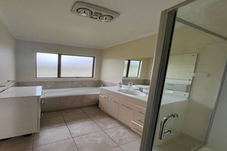 Photo of property in 5 Steeple Rise, Pakuranga, Auckland, 2010