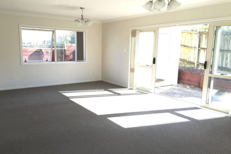 Photo of property in 76 Hugh Green Drive, Pinehill, Auckland, 0632