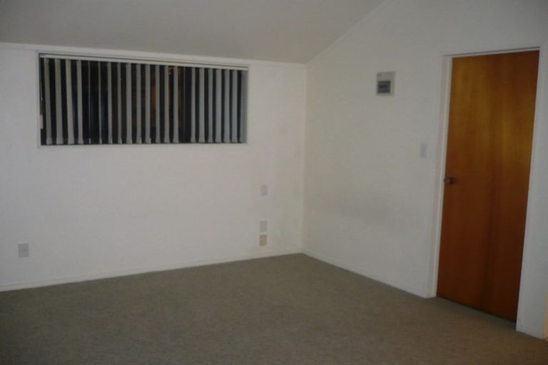 Photo of property in 28 Ronald Macken Place, Windsor Park, Auckland, 0632