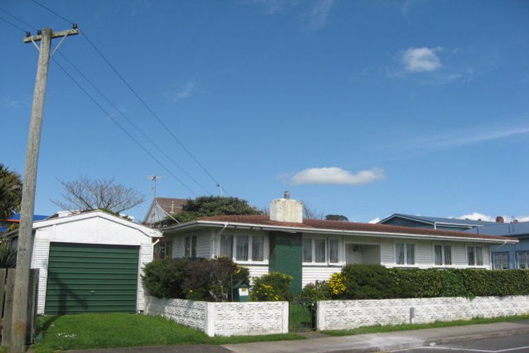 Photo of property in 25 Aubrey Street, New Plymouth, 4310