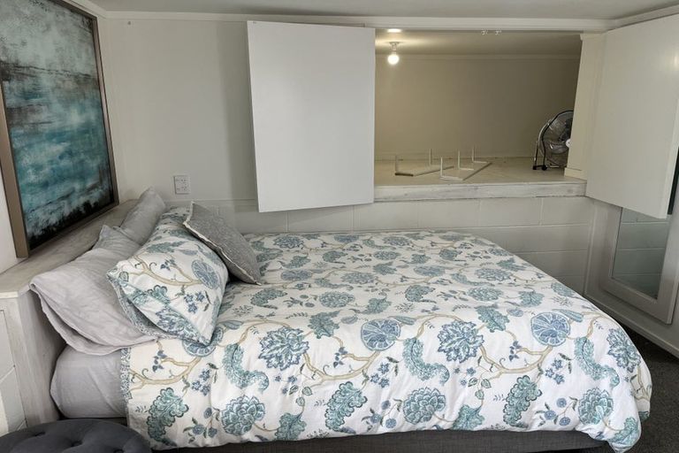 Photo of property in 1/1 Deuxberry Avenue, Northcote, Auckland, 0627