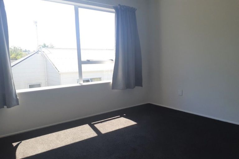 Photo of property in 1 Raelene Place, Massey, Auckland, 0614