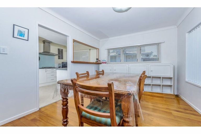 Photo of property in 2/3 Caribbean Drive, Unsworth Heights, Auckland, 0632