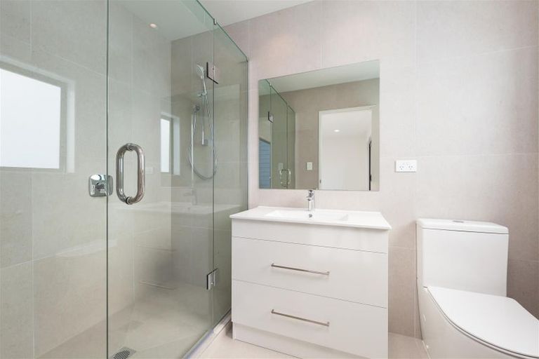 Photo of property in 8 Paparahi Place, Wainui, 0992