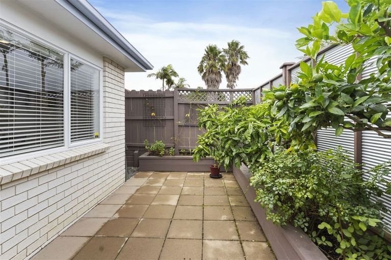 Photo of property in 6 Corta Bella Place, Golflands, Auckland, 2013
