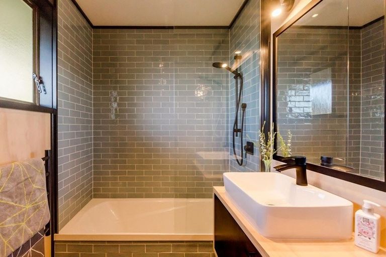 Photo of property in 1 Freyberg Crescent, Waikanae Beach, Waikanae, 5036