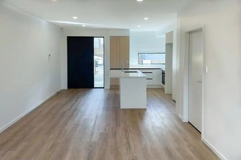 Photo of property in 9 Clay Works Lane, New Lynn, 0600