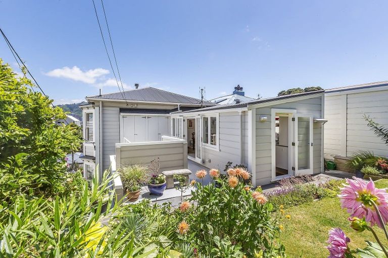 Photo of property in 46 Hawker Street, Mount Victoria, Wellington, 6011
