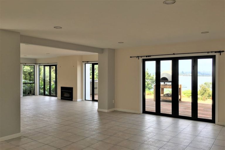 Photo of property in 7 Chatham Avenue, Paremoremo, Auckland, 0632