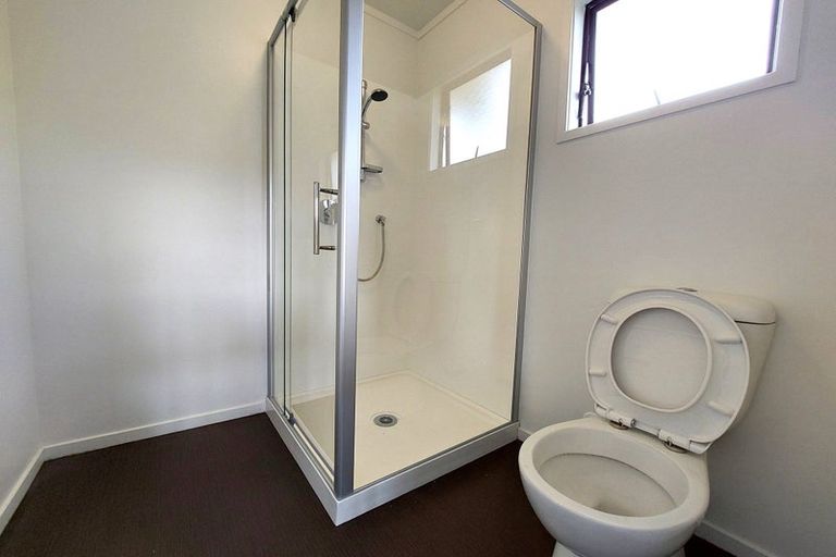 Photo of property in 19 Coroglen Avenue, Birkenhead, Auckland, 0626