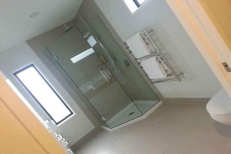 Photo of property in 42 Tarnica Road, Northpark, Auckland, 2013