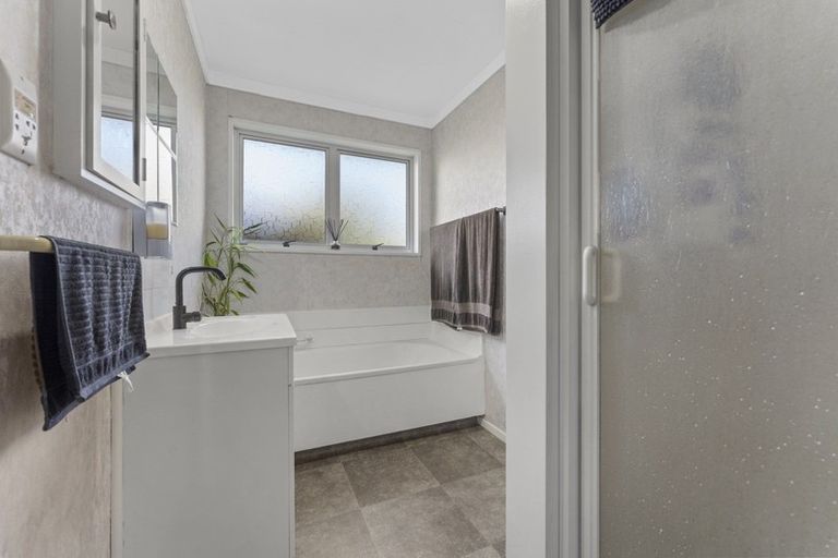 Photo of property in 26 Dunk Place, Milson, Palmerston North, 4414