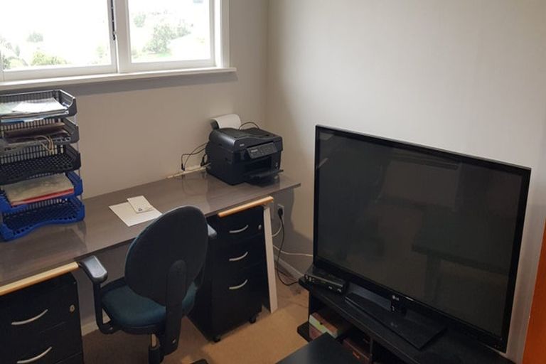 Photo of property in 20-22 Sievers Grove, Cannons Creek, Porirua, 5024