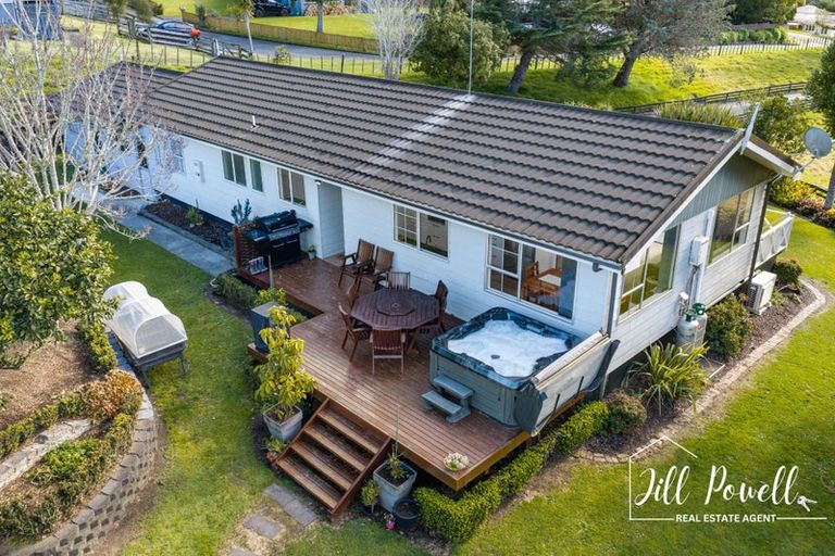 Photo of property in 10 View Street, Maungaturoto, 0520