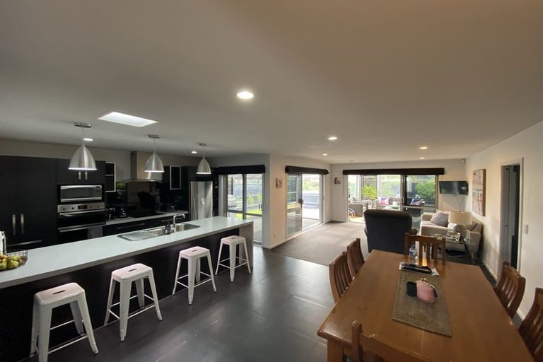 Photo of property in 6 Chestnut Close, Kelvin Grove, Palmerston North, 4414