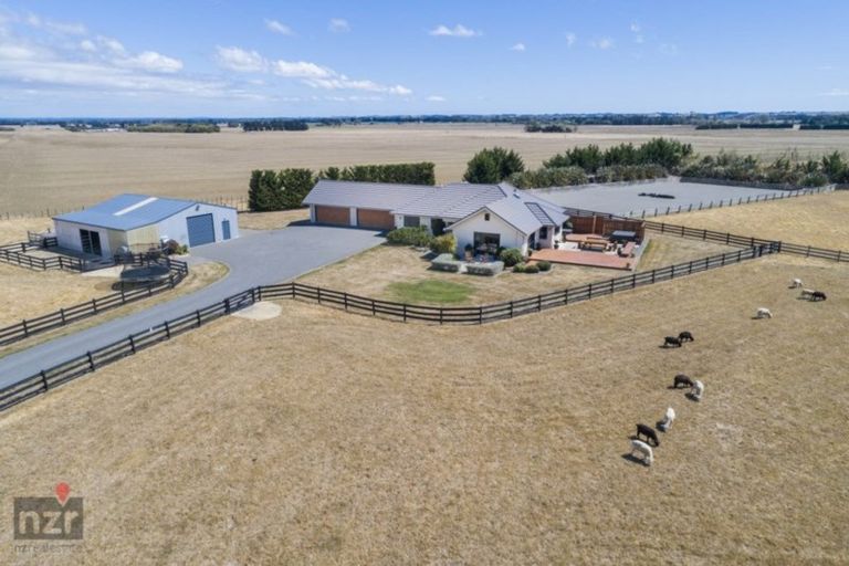 Photo of property in 75 Spur Road West, Colyton, Feilding, 4775