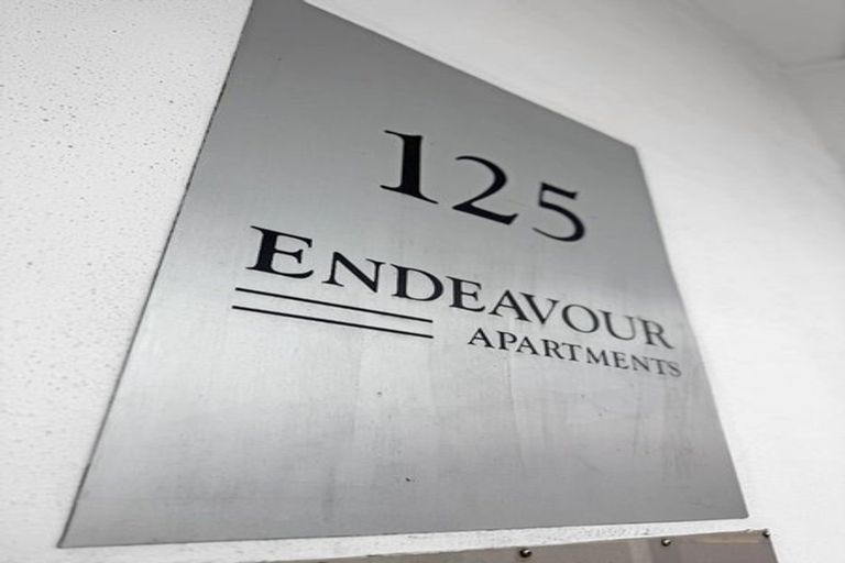 Photo of property in Endeavour Apartments, 19/125 Thorndon Quay, Pipitea, Wellington, 6011