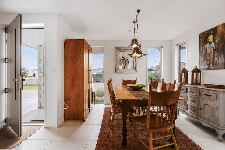 Photo of property in 3 Taioma Close, Papamoa, 3118