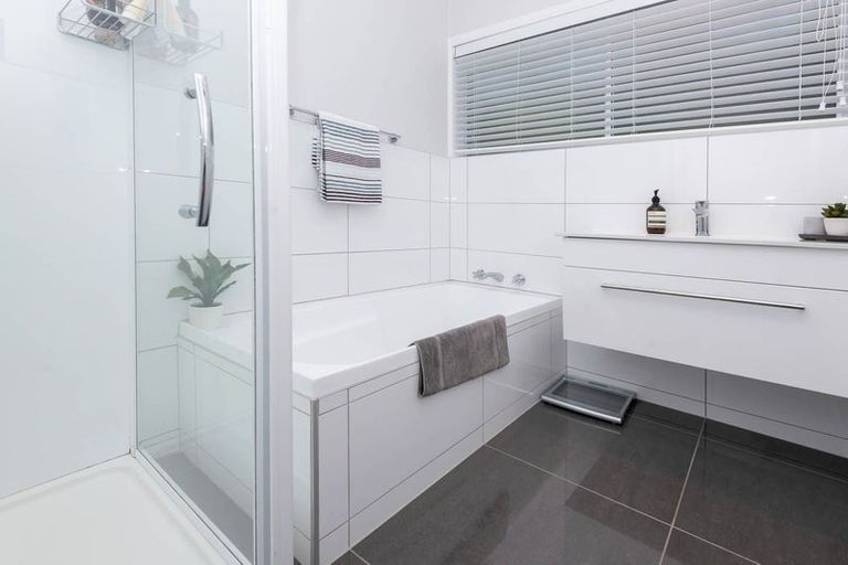 Photo of property in 11 Towra Place, Botany Downs, Auckland, 2010