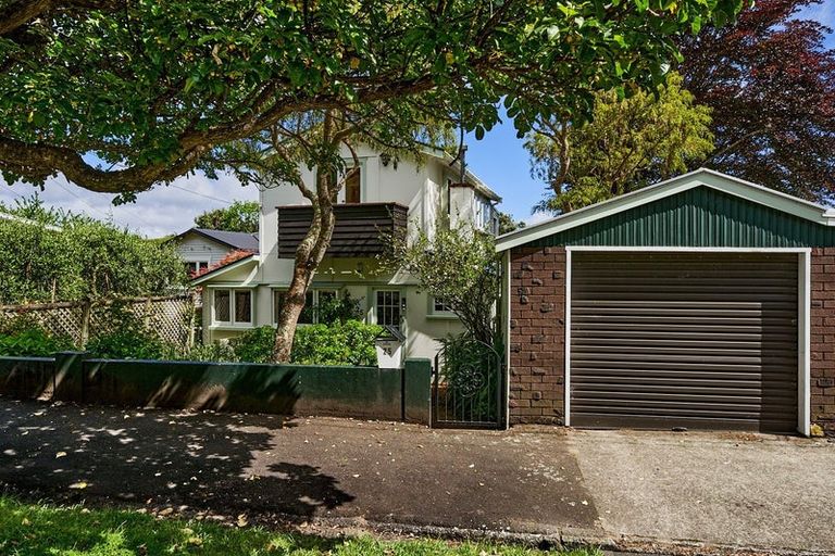 Photo of property in 25 Mahoe Street, Eastbourne, Lower Hutt, 5013