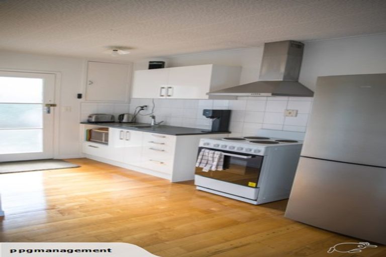 Photo of property in 1/11 Liston Street, Northcote, Auckland, 0627