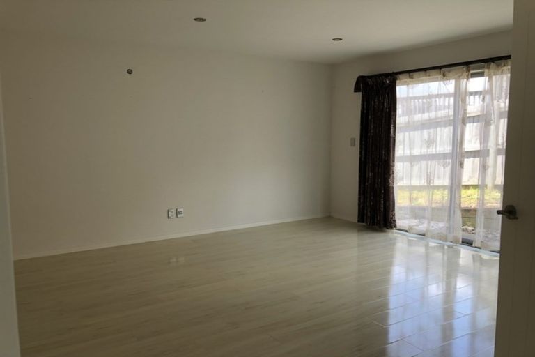 Photo of property in 32 Namsan Close, Fairview Heights, Auckland, 0632