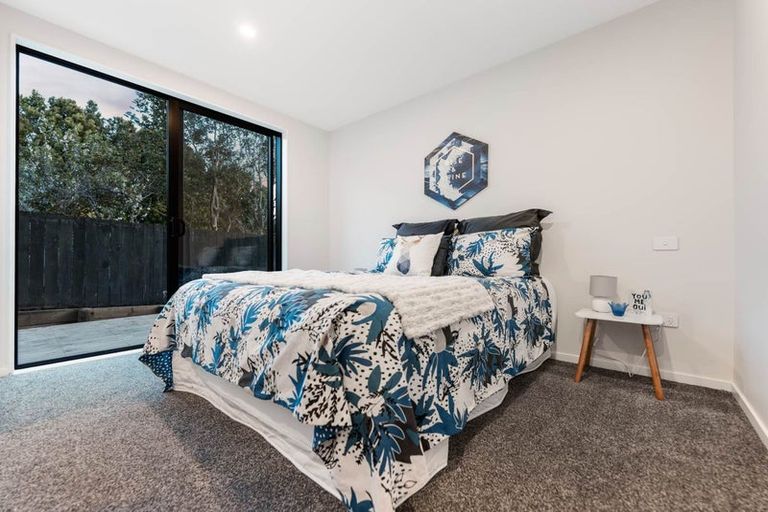 Photo of property in 4202d Great North Road, Glendene, Auckland, 0602