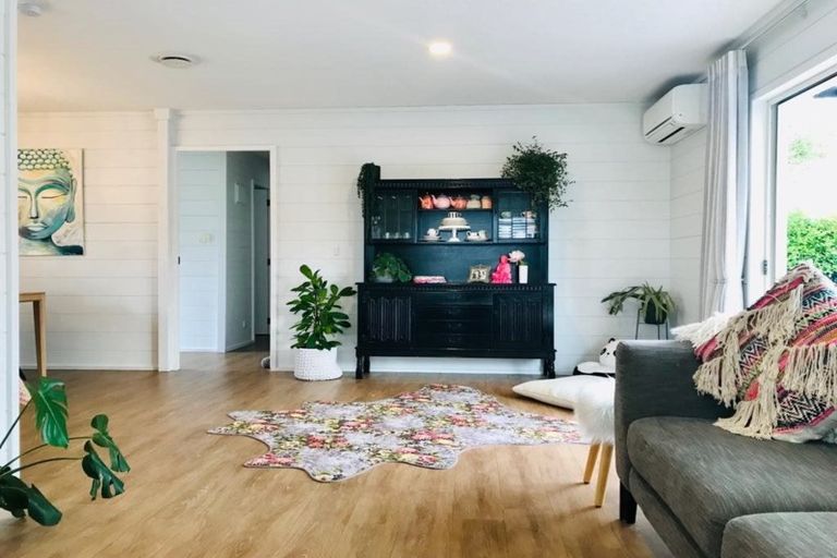 Photo of property in 2/35 Sunnynook Road, Forrest Hill, Auckland, 0620