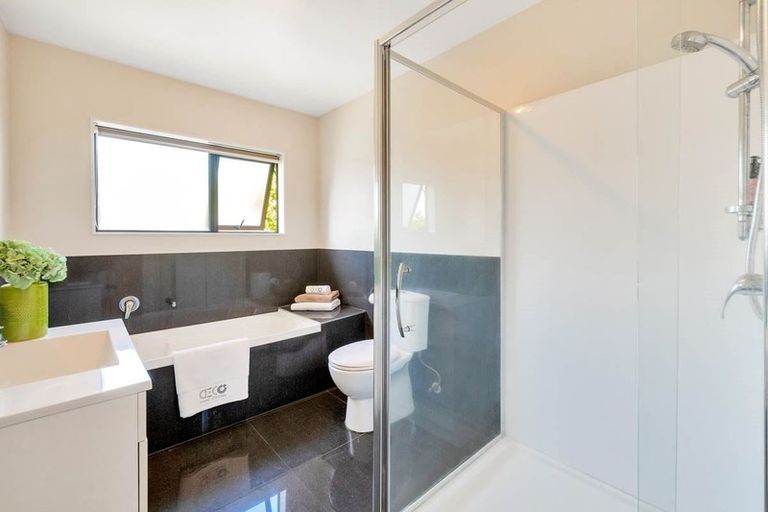 Photo of property in 70d Glengarry Road, Glen Eden, Auckland, 0602