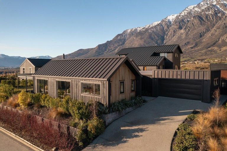 Photo of property in 2 Wanderer Lane, Jacks Point, Queenstown, 9371