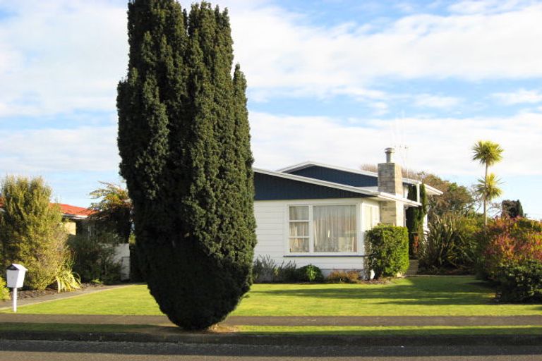 Photo of property in 6 Burn Street, Levin, 5510