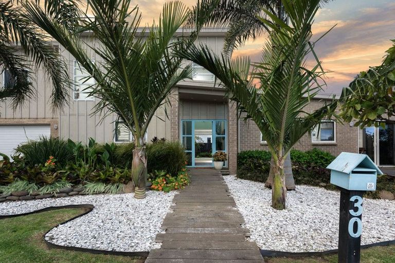 Photo of property in 30 Surfers Avenue, Waihi Beach, 3611