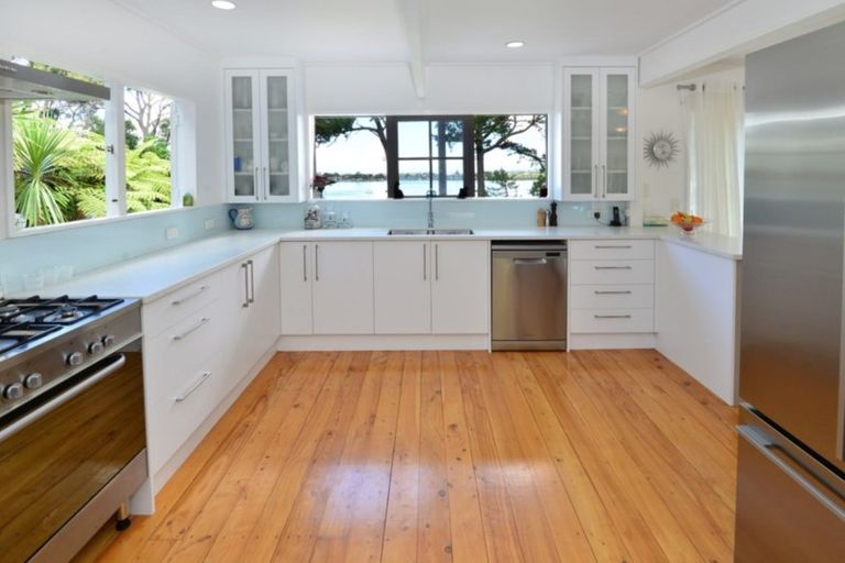 Photo of property in 59 Chatham Avenue, Paremoremo, Auckland, 0632