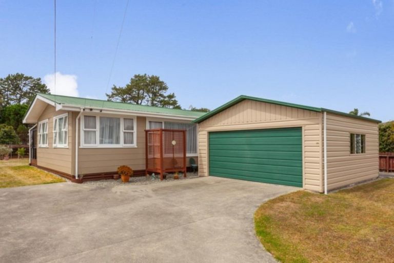 Photo of property in 136 Kiwi Road, Whangamata, 3620