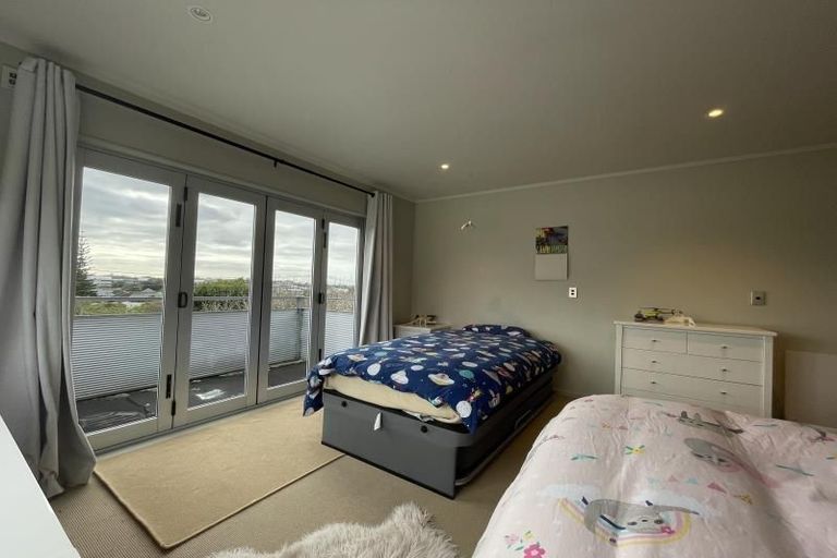 Photo of property in 60 Waiohua Road, Greenlane, Auckland, 1061