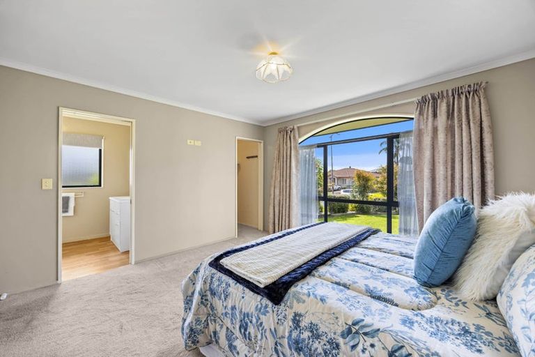 Photo of property in 19 Reybert Place, Massey, Auckland, 0614